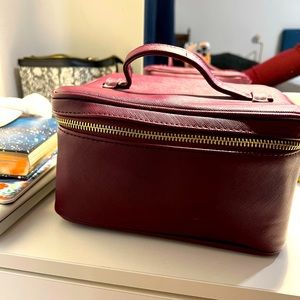 Hudson and Bleecker Amora jetsetter  makeup Train case